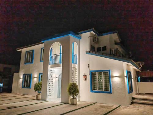 Muar House | WARNI 45 Whole Or Room