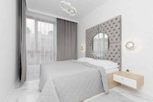 Wilanow Apartment | Warsaw Sarmacka Apartment with Gym, Sauna and Parking by Noclegi Renters