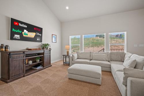 Mountain Green House | Wasatch Peak Chateau Unit A with Pool and Hot Tub