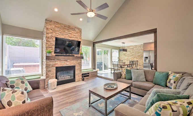 Cottonwood Heights House | Wasatch R and R Townhome with Grill about 11 Mi to Alta!
