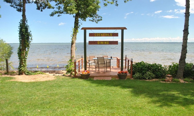 Washburn House | Washburn Beach House. Private Beach, 11.6 Miles from Bayfield!