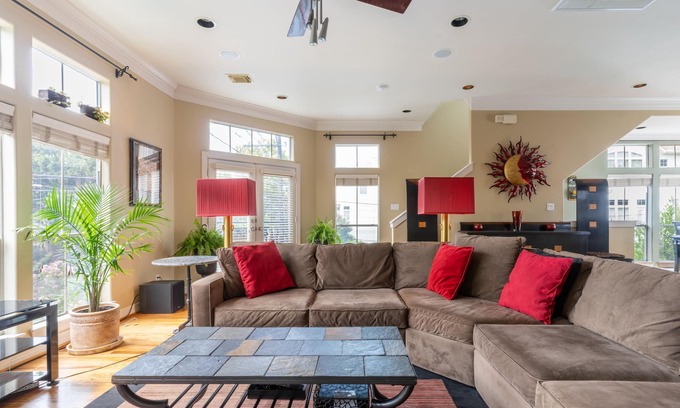 Montrose House | Washington Corridor & Park Living