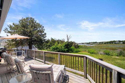 West Dennis House | Water Access Sunsets Walk to Restaurants