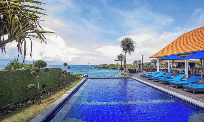 Mushroom Bay Villa | Water Blow Huts