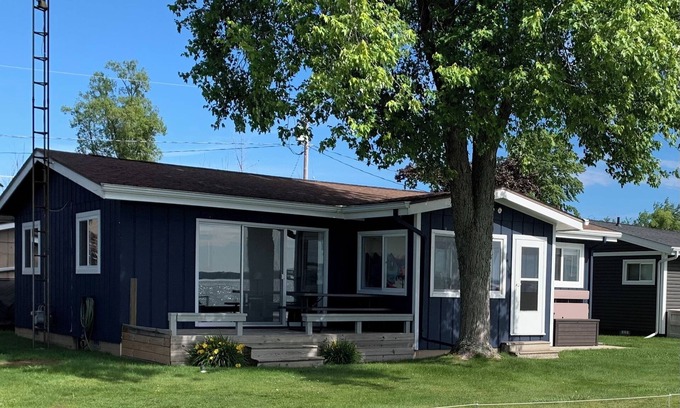 Houghton Lake Cottage | Water Front Family Cottage on the West Shore of the North Bay