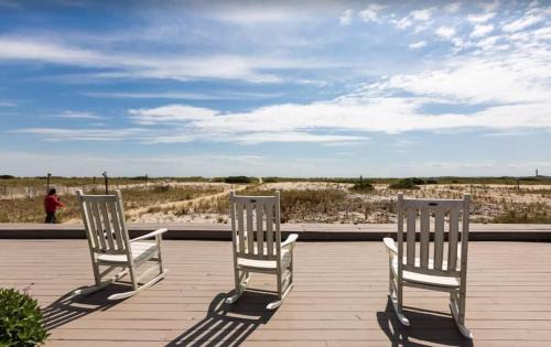 North Truro House | Water's edge renovated Condo with Marina Views
