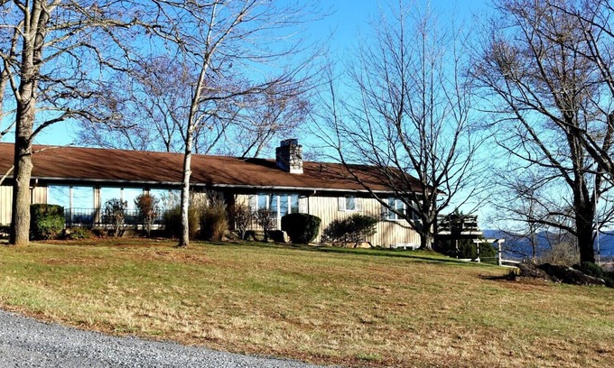 Lexington House | Water Trough Hill - Views of Lexington