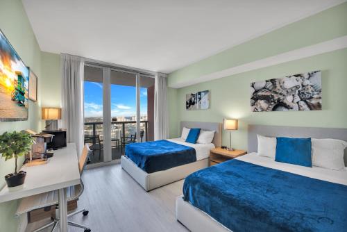 Hallandale Beach Apartment | Water View Building With Pool - 5-Min Walk To The Beach - Cozy Studios