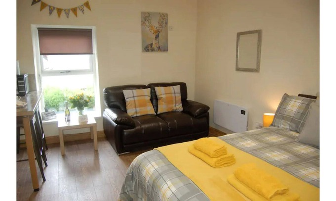 Coelbren Apartment | Waterfall country Apartments sleeping Giant