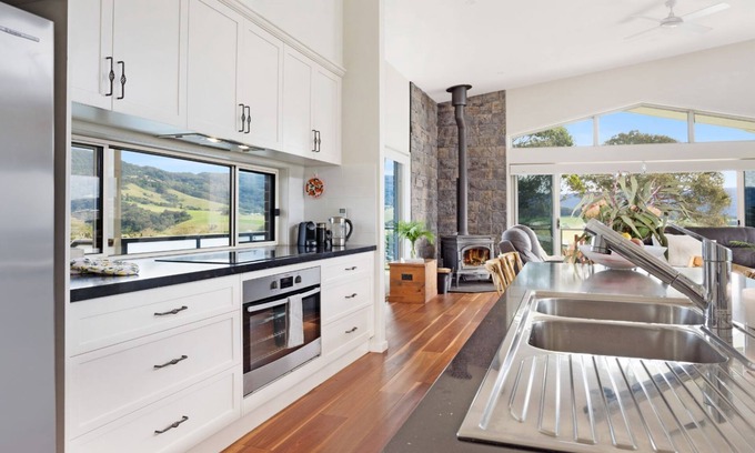 Jerrara House | Waterfall Rest – Stunning oasis amongst the hills
