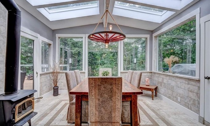 Bracebridge House | Waterfalls * Hottub * Sauna * WIFI * FIREPIT * Luxury