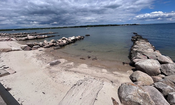 Mattapoisett House | Waterfront 2 Bedroom, 2 Bath - private beach - Aucoot Cove neighborhood - Mattapoisett
