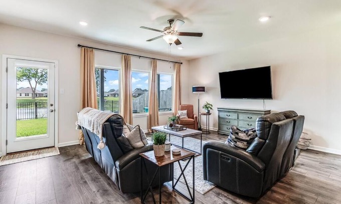 Lafayette Villa | Waterfront,4bedroom,2bath,King Bed,separate shower
