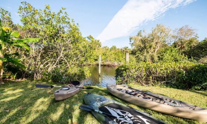 Fort Myers House | Waterfront "a fisherman's dream home" 3/2 with kayaks