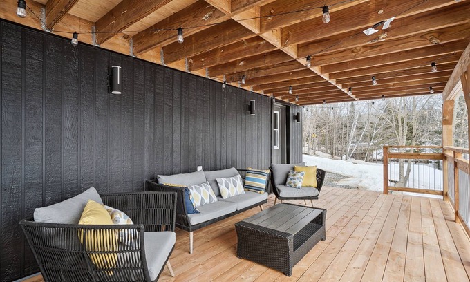 Saint-Emile-de-Suffolk Ski Chalet | Waterfront & A Waterfall!