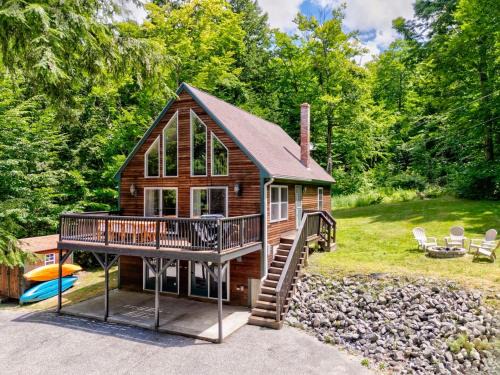 Gray House | Waterfront Access with Kayaks Private Deck and a Firepit