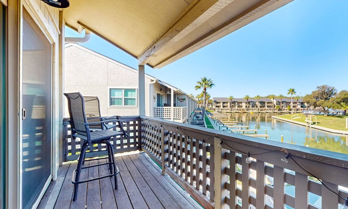 Harbor Oaks House | Waterfront at Bayhouse | Private Dock | 3 Pools & Tennis, Walk to Dining