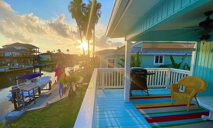 City-by-the Sea House | Waterfront at Off The Charts