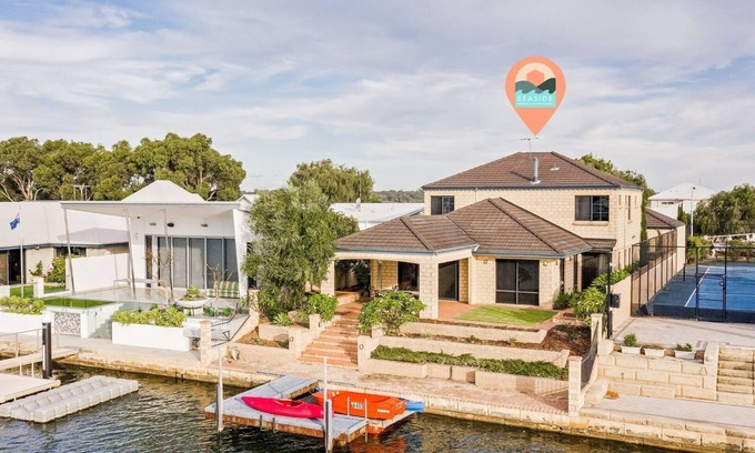Geographe House | Waterfront Bliss: Serenity & Adventure Await!