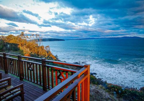 Dodges Ferry House | Waterfront - Bluff Beach House, Park Beach