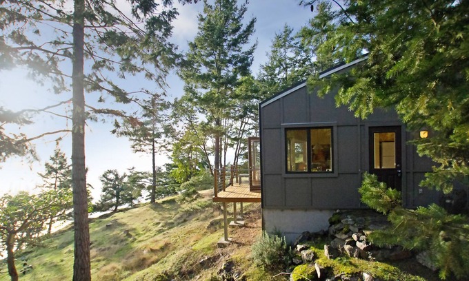 Friday Harbor House | Waterfront Cabin! Adults Only (Whale Watch Point)