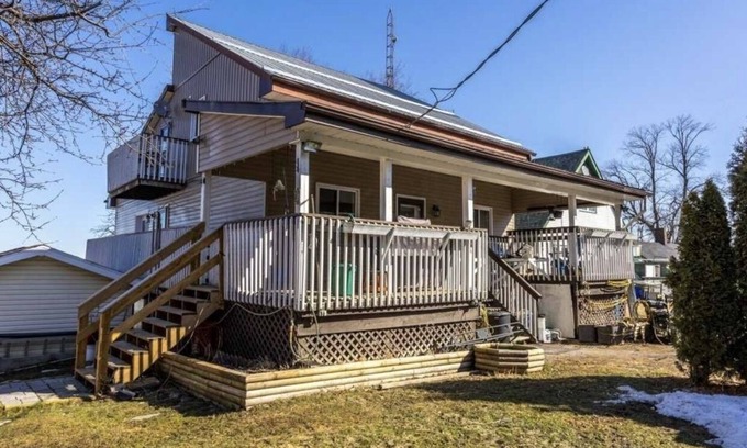 Scugog Cottage | WATERFRONT COTTAGE GETAWAY BEAUTIFUL SCENIC VIEWS AND SUNSETS ON THE LAKE