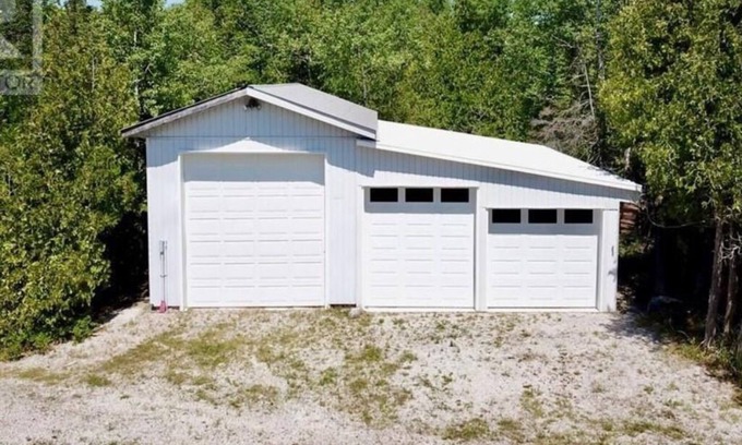 Lion's Head Cottage | (Waterfront Cottage)Just 25 Minute to Tobermory(Waterfront Cottage)
