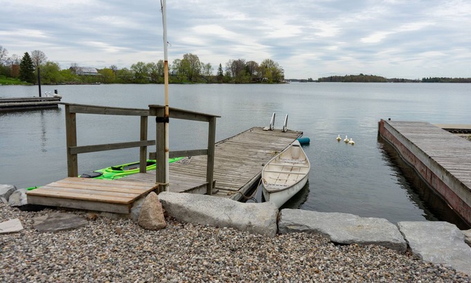 Leeds and the Thousand Islands Cottage | Waterfront Cottage in the 1000 Islands Gananoque