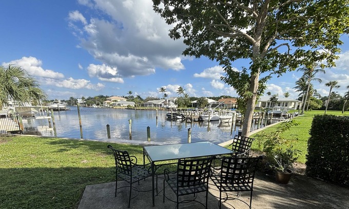 Hobe Sound House | Waterfront Cottage. NEW to market - just painted and furnished!
