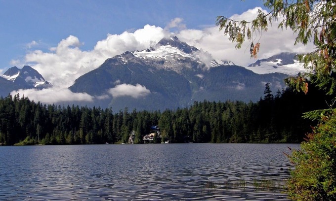 Woodfibre Cottage | Waterfront Cottage on acreage - 1hr from Vancouver - 7 N Min-Levette Lake
