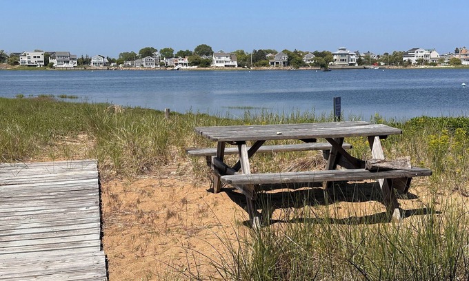 Newbury Cottage | Waterfront Cottage with Private Beach