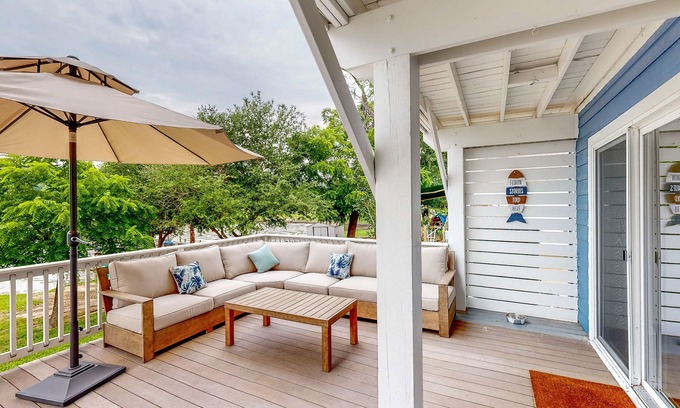 Pointblank House | Waterfront dog-friendly home with pier access, alfresco dining, & kayak