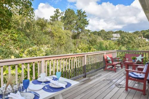 Wellfleet House | Waterfront easy access to town center