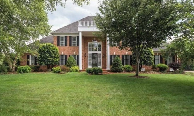 Spotsylvania House | Waterfront Executive Retreat House