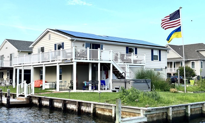 Keen-Wik On the Bay House | Waterfront La Danza del Sol Sleeps 10n "Everything is awesome!" Guest Proclaims