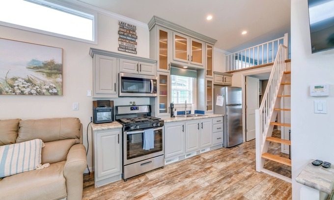 Sherrills Ford Cottage | Waterfront Lake Norman Cabin w/Screened Porch!