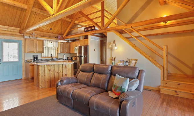 Sunrise Beach Cabin | Waterfront Log Cabin Log Cabin | Waterfront | Family Friendly | Updated