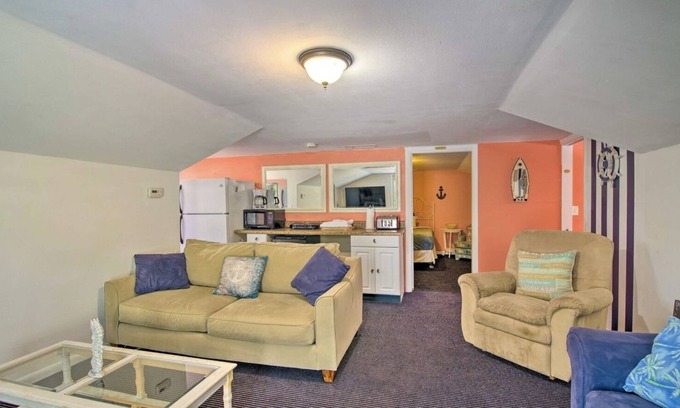 Tropic Villa | Waterfront Oasis, DOLPHINS, Deep Water Dock, Tiki Bar, Ocean Boating, Live Music