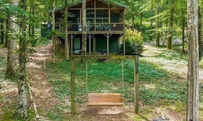 Groveoak House | Waterfront oasis perfect for couples or fishermen.