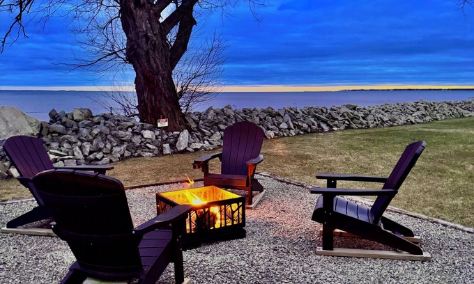 Oconto Cabin | Waterfront Oconto Cabin – 2BR Retreat w/Pier & Free Kayaks, Dogs OK