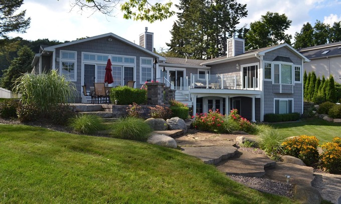 Traverse City House | Waterfront on West Bay. 15 min to Traverse. Fire pit, gas grill, Sauna, AC