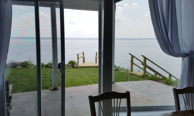 Cleveland Apartment | Waterfront pet friendly retreat located on Oneida Lake in Cleveland, NY.