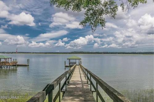 Beaufort House | Waterfront! Private Dock! Cottage in the City!