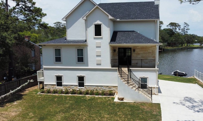 Dickinson Villa | Waterfront Retreat Getaway with Gameroom Firepit Fishing Kayaks