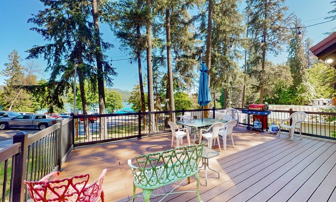 Worley Cabin | Waterfront retreat with a large deck, grill, board games, and AC - dog-friendly