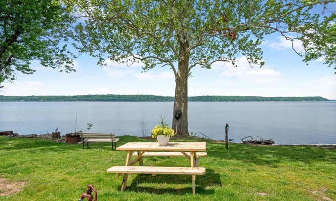 Nauvoo House | Waterfront Rivers Edge~on the Mississippi