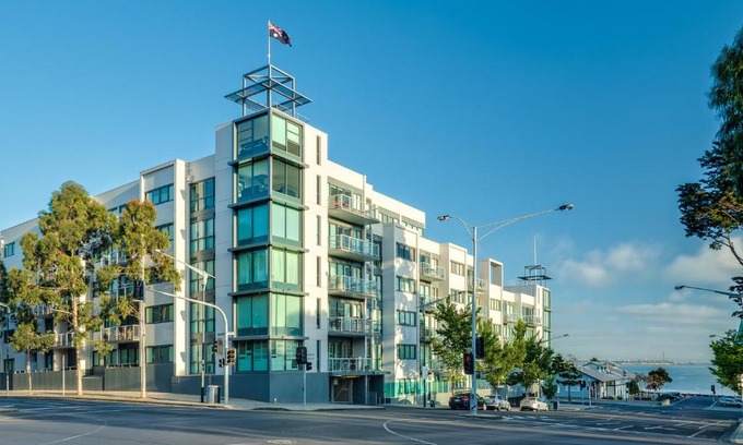Geelong Apartment | Waterfront (Yarra St) by Gold Star Stays