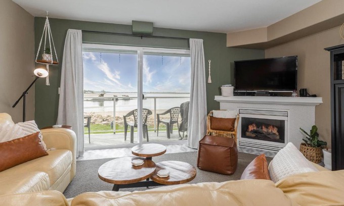 Lincoln City House | Waters Edge 304