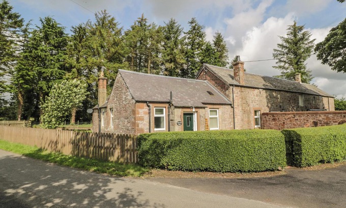 Lochmaben Cottage | Waterside Lodge