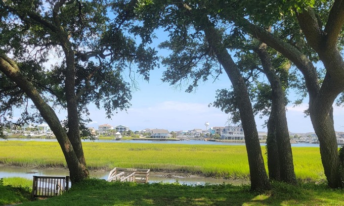 Ocean Isle Beach House | Waterway House 2 BR/1 BA/Sleeps 6/WiFi/Linens/Spectacular Views